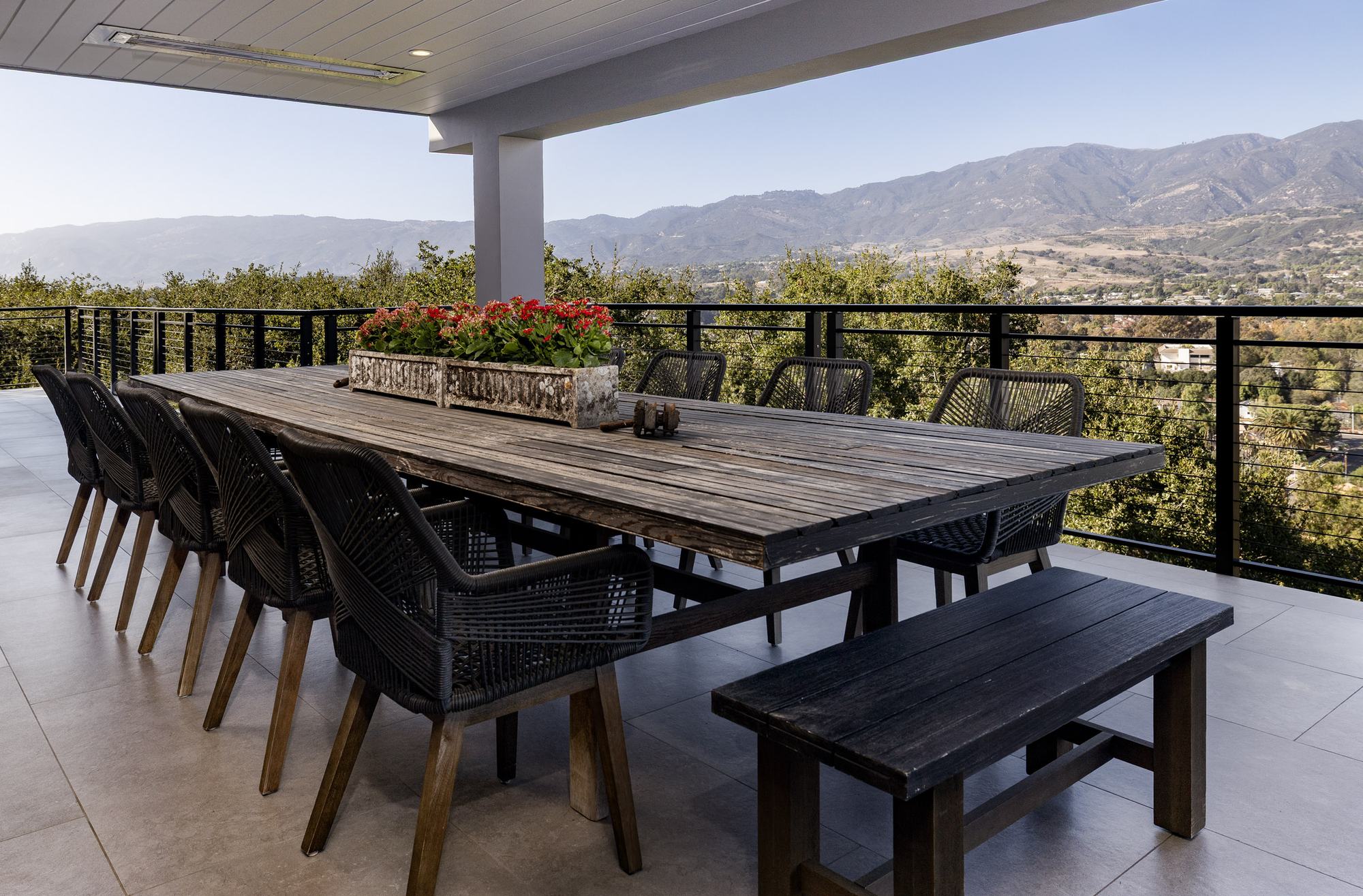 Outdoor dining on the terrace