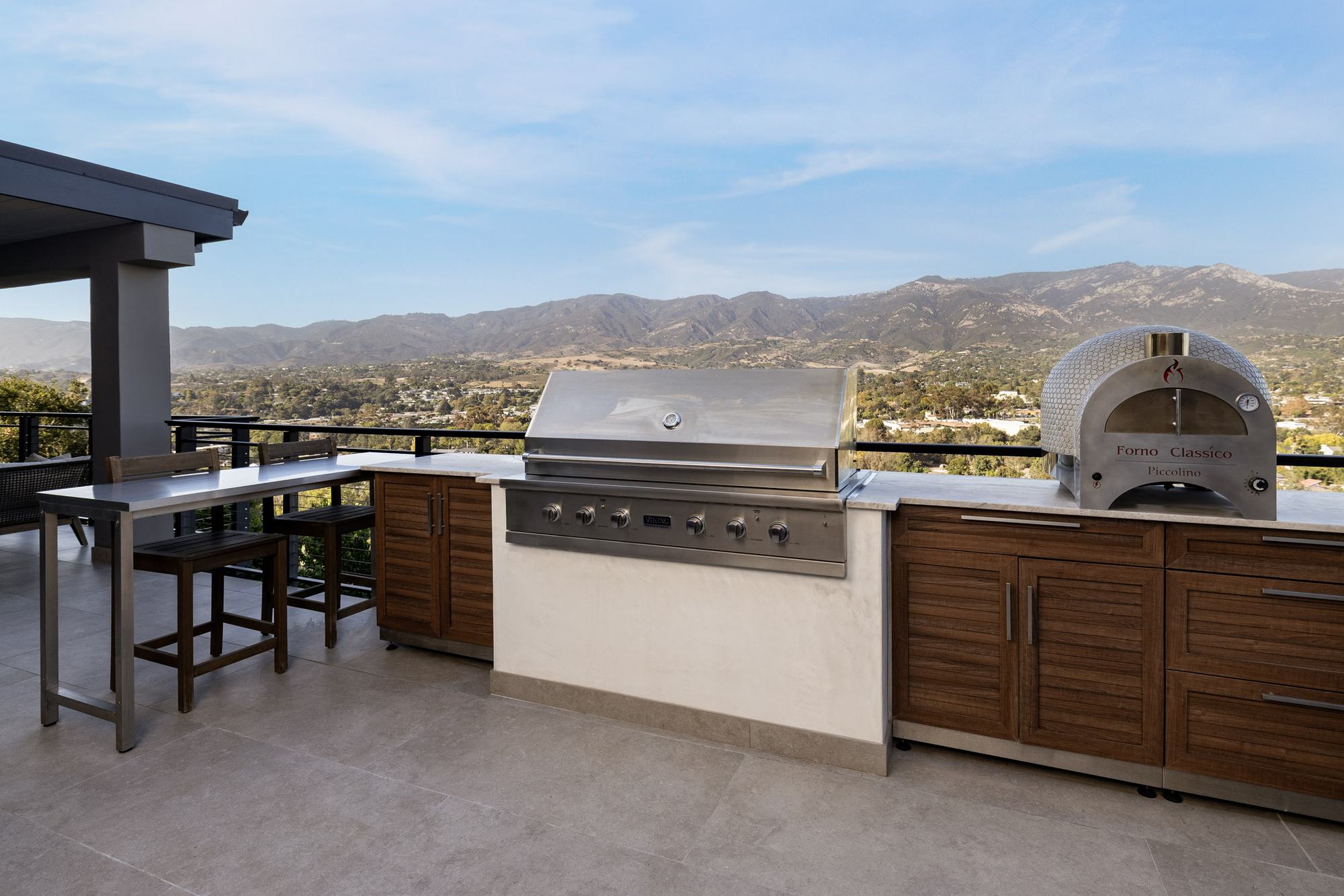 Outdoor kitchen with grill and pizza oven