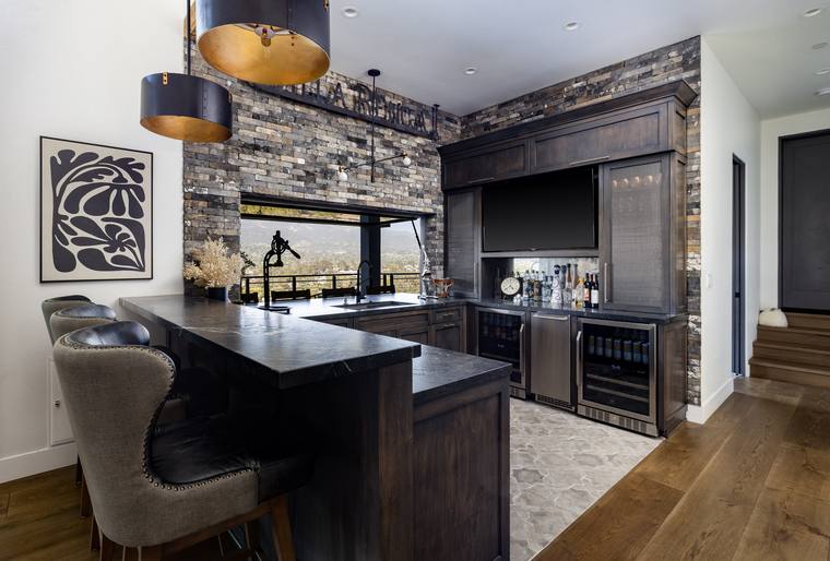 Lower-level lounge and bar